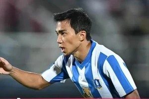 Chanathip tỏa sáng giúp Pathum Utd ngược dòng thắng CA. Hà Nội trong thế thua người