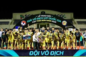 Cuộc rượt đuổi bàn thắng kịch tính, U-17 Hà Nội lên ngôi 