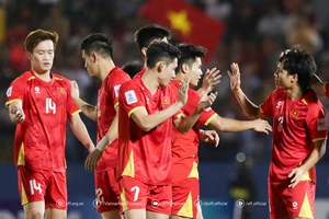 HLV Masatada Ishii đem “dao mổ trâu giết gà”, còn HLV Kim Sang-sik lại tự tin