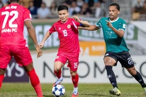 “Chấp” Nguyễn Xuân Son, Nam Định vẫn ghi 9 bàn rồi chia tay