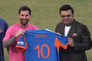 Messi vô cùng áp lực với món quà khủng