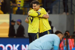 Gãy bách chiến bách thắng, Ronaldo còn bị Messi 'cắt đuôi'