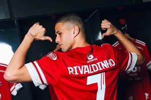 Tiếc con trai Rivaldo không thể “so tài” Nguyễn Xuân Son, liệu có gặp ở chung kết?