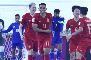 Tuyển Thái Lan “kéo” Việt Nam vào tứ kết