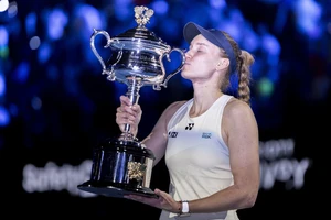 “Hồn Trương Ba, da hàng thịt” Rybakina đăng quang giải Úc mở rộng 2026