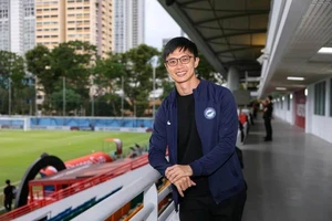 Lạ lùng HLV Gavin Lee trẻ như sinh viên tạo kỳ tích cho tuyển Singapore 