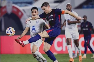 Không Nguyễn Xuân Son, TX. Nam Định hòa “tuyển Malaysia thu nhỏ”