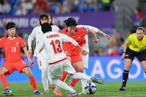  Tuyển Iran vừa đá vừa lo
