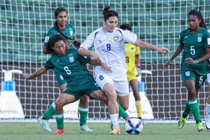 Uzbekistan đẩy nhà vô địch SEA Games vào “chế độ chờ”