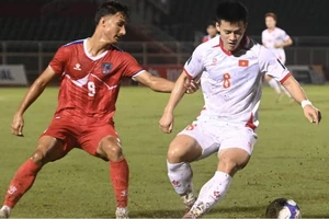 Bóng đá là sân khấu 4 mặt, làm sao qua mặt ông Lee Woon-jae? 