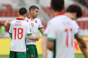 Tuyển Indonesia cẩn thận vì 'hoa hồng có gai'