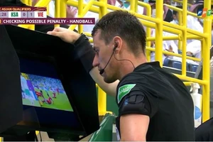 Ngoại hạng Anh xem xét bỏ VAR?