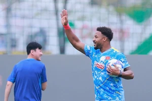 Nguyễn Xuân Son buồn vì vắng “kẻ thách thức”