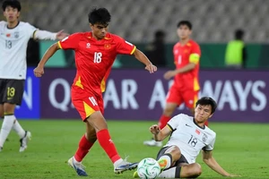 Thua Trung Quốc, U-23 Việt Nam về chót