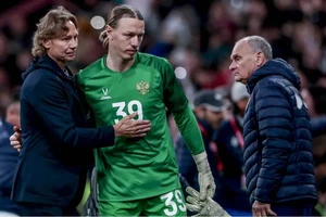 HLV của tuyển Nga bị gây áp lực từ chức