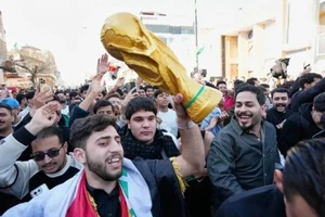 Người dân Iraq đổ ra đường ăn mừng vé dự World Cup