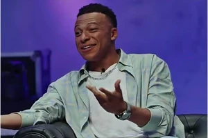 Mbappe 'quay xe' với thần tượng Ronaldo và ủng hộ Messi?