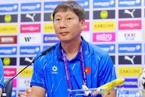 Mời HLV Kim Sang-sik, Kanchanaburi chứ không phải... Real Madrid