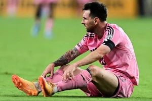Đồng hương phá nát bữa tiệc của Messi ở sân Freedom Park