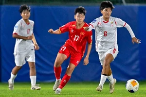U-17 Việt Nam đẩy Thái Lan đi “cửa sau” vào tứ kết