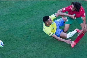 Thần đồng 18 tuổi làm "tê liệt" cỗ máy Samba