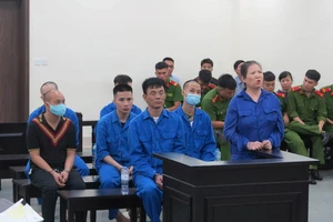 Giam lỏng con nợ trong nhà để đòi tiền: Nợ chưa đòi được, tù đã oằn vai