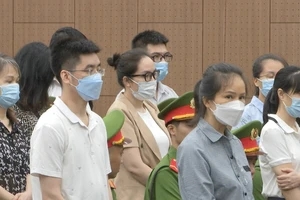 Cựu Cục trưởng Lãnh sự đổi lời khai, thừa nhận đã 'cầm' 25 tỉ đồng khi cấp phép ‘chuyến bay giải cứu’