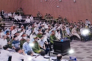 Tiếp tục xét xử vụ chuyến bay giải cứu sau gần 2 tiếng tạm dừng 