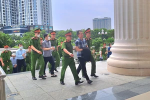 Đang tuyên án 54 bị cáo vụ chuyến bay giải cứu