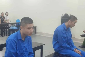 'Nổi máu anh hùng' vì thấy khách xô xát với nhân viên nữ quán karaoke, hai thanh niên lãnh án