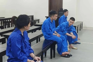 Phiên dịch viên và phi vụ cướp tài sản trong nhà nghỉ