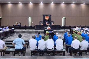 Vừa thông xe đường đã hỏng: Nhà thầu vẫn không chịu bồi thường!