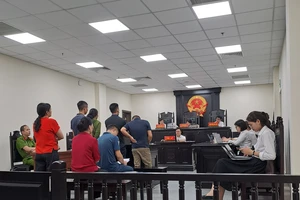 Cựu cán bộ công an ở Hà Nội cho vay lãi nặng, ghi số lô đề