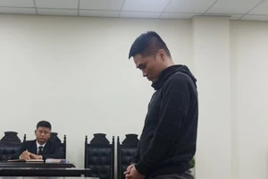 Lý do bị cáo đâm thủng hàng loạt lốp xe ở hồ Linh Đàm rất chi... lãng xẹt