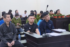 5 người đổi lời khai trong vụ 2 cựu công an bị cáo buộc cho vay lãi nặng và đánh bạc