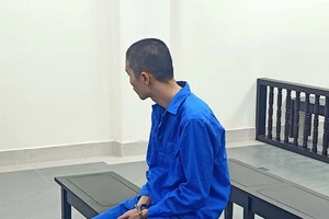 Khách hàng khiêu khích nhân viên cây xăng và cái kết