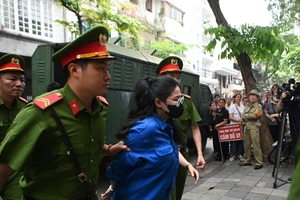 Nữ quái xế tông chết cô gái dừng đèn đỏ ở Hà Nội khai gì trước toà?