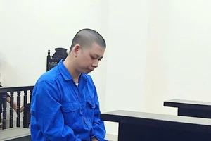 Cựu nhân viên bưu điện dùng chiêu tẩy xóa, sửa chữa sổ tiết kiệm để lừa tiền 