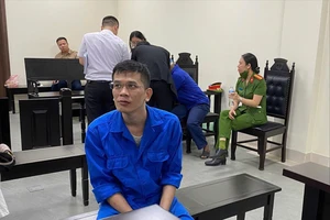 Cựu cán bộ nhập khống dữ liệu xuất nhập cảnh cho 15 người nước ngoài 