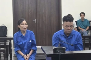 Chủ văn phòng bất động sản dùng miếng mồi làm giúp sổ hồng để lừa đảo