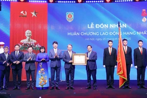 Thủ tướng trao Huân chương Lao động hạng Nhất lần thứ 2 cho Bộ Tư pháp