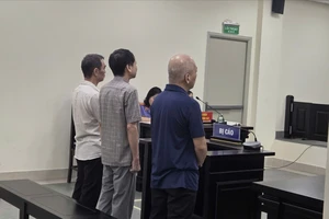 Ca sĩ báo giá chạy án tiền tỉ, yêu cầu đưa 200 triệu đồng để ra mắt thẩm phán