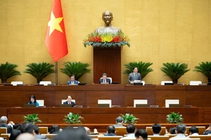 Bị cấm đi khỏi nơi cư trú, hàng trăm người tiếp tục phạm tội mới