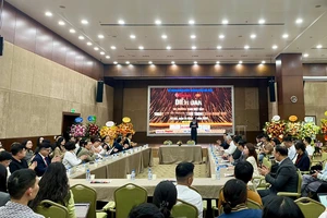 Sàn vàng vật chất có chấm dứt tình trạng mù mờ về giá?