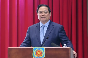 Thủ tướng yêu cầu chuyển từ quản lý bằng pháp luật sang kiến tạo thể chế phát triển