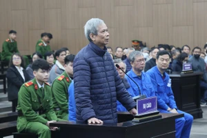 Cựu chủ tịch Tổng Công ty Xi măng nhận tiền biếu Tết nhưng 'không giở ra xem'