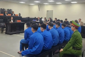 Băng nhóm mang theo hung khí rượt đuổi đâm người trọng thương tại Hà Nội