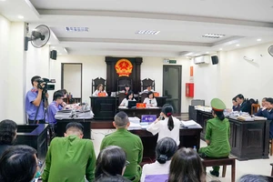 Cựu Hiệu trưởng sai phạm dạy thêm nói "nếu áp dụng máy móc thì không thể thực hiện được"