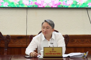 Bộ trưởng Bộ Tư pháp làm việc về thí điểm chế định luật sư công