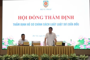 Đề xuất quy định tiêu chuẩn luật sư phải 'có bản lĩnh chính trị vững vàng'